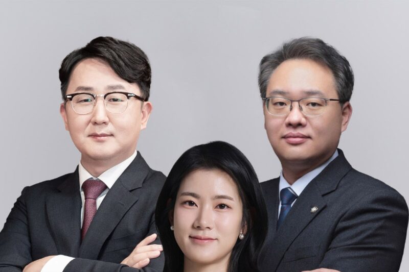 법무법인 성지파트너스 변호사가 의뢰인과 1대1로 상담하는 모습. 분야별 전문변호사가 사건을 맡습니다.